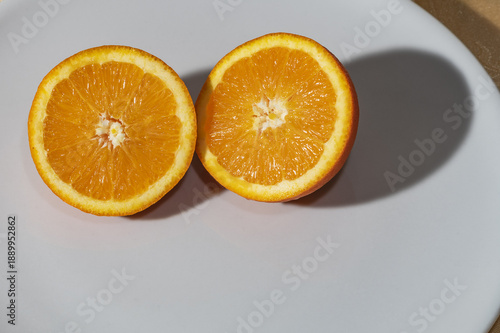 Wallpaper Mural Arancia tagliata in due parti su piatto bianco Torontodigital.ca