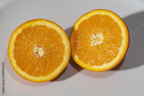 Wallpaper Mural Arancia tagliata in due parti su piatto bianco Torontodigital.ca