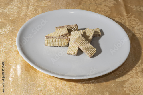 Wallpaper Mural Wafer ripieni di crema alla nocciola su piatto bianco Torontodigital.ca