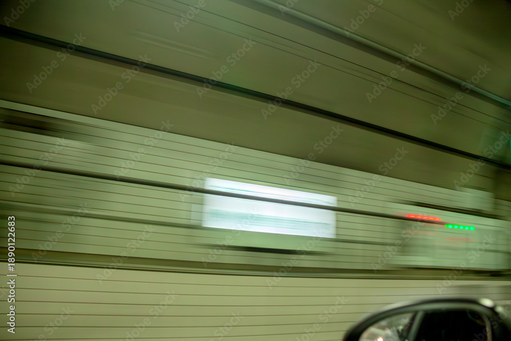 Obraz premium 高速道路のトンネル内