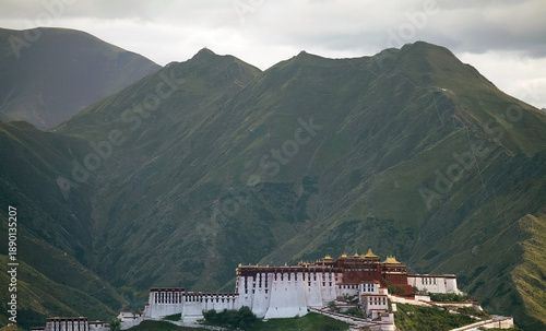 Potala Palace, Red and White Palace, in Lhasa,Tibet, Cina. It was formerly the winter palace of Dalai Lamas