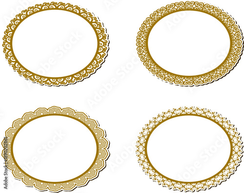 金色のレース模様をあしらったクラシックで装飾的な円形フレーム素材セットイラストレーション（ラベル・ロゴ・招待状デザイン用途