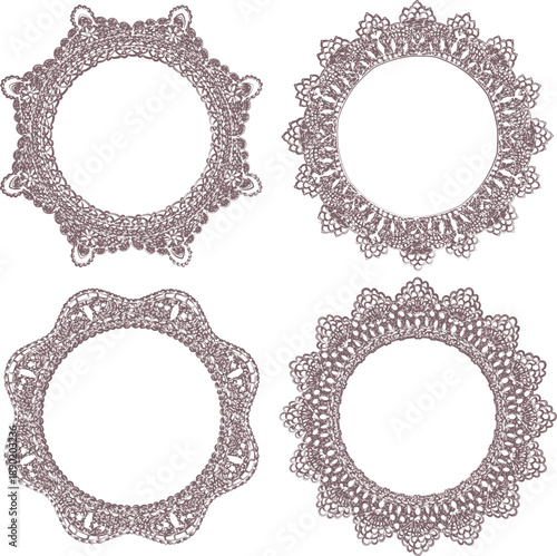 繊細なレース模様で構成された円形装飾フレームのイラストセット｜アンティーク調ドイリーデザインの飾り枠コレクション素材