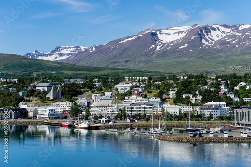 Cuadro en lienzo Distant View of the town of Akureyri, Iceland