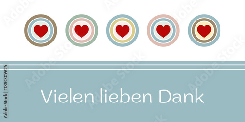 Vielen lieben Dank - Schriftzug in deutscher Sprache. Grußkarte mit roten Herzen auf pastellfarbenen Kreisen.