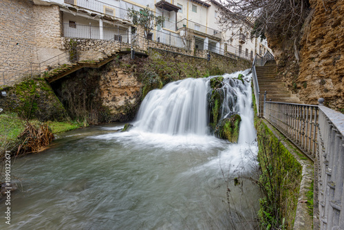 Obraz na plátně Cascadas de agua del Río Cifuentes a su paso por Trillo (Guadalajara) España
