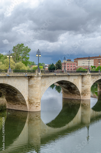 Puente de Piedra (stone bridge) over the Ebro River in Logrono, Spain