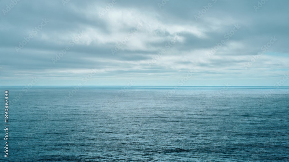Obraz premium Calm Ocean and Cloudy Sky