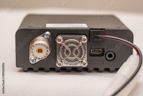 Картината върху платно dual-band VHF UHF amateur radio with 25 watts of power for automotive use
