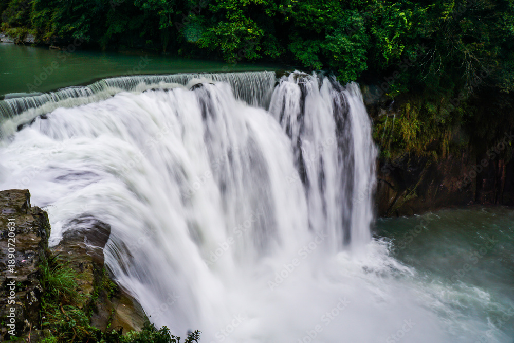 Fototapeta premium 台湾十分の十分瀑布