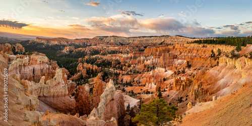 Konstfotografi Bryce Canyon stunning view red sandstone sunrise sunset national park pano
