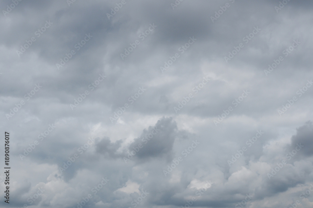 Obraz premium Overcast grey sky with heavy rain clouds background.