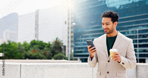 Foto Businessman, phone and coffee with texting in city, rooftop and good news for real estate deal with smile