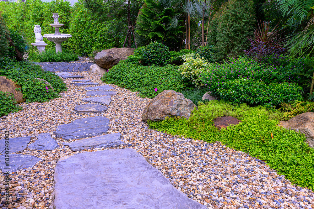 Ταπετσαρία Stone stepping Walkway among lawn in a Japanese style garden.