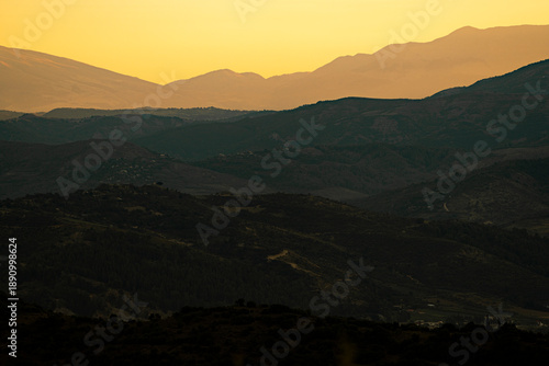 Sonnenaufgang in den Bergen Albaniens