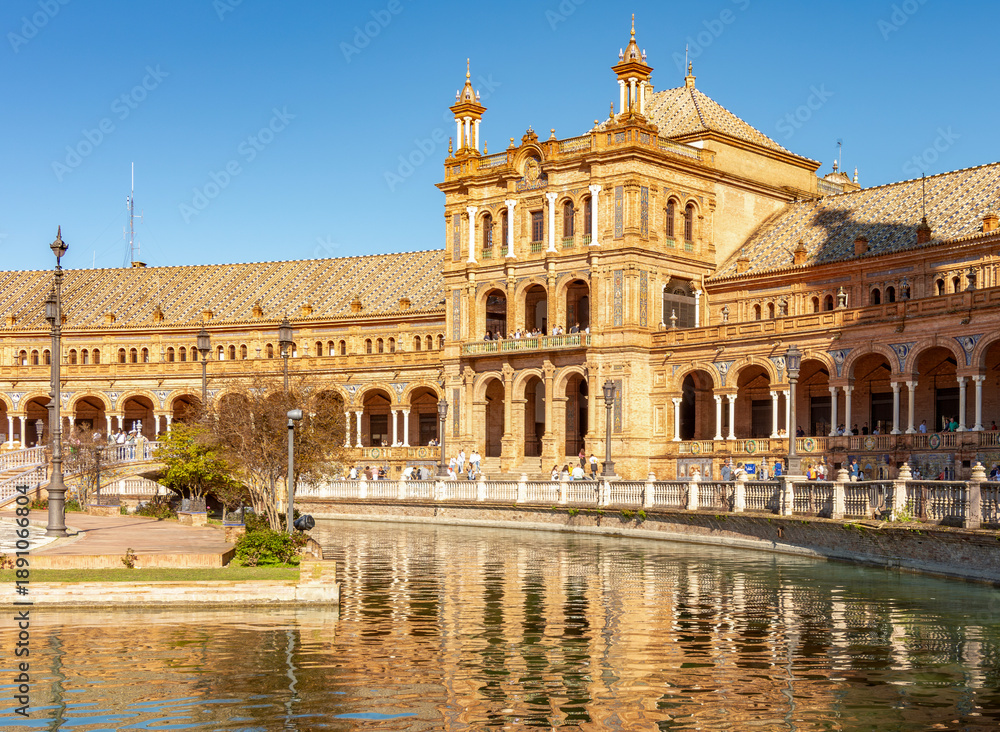 Obraz premium Architecture and canals of Spain square in Seville, Spain