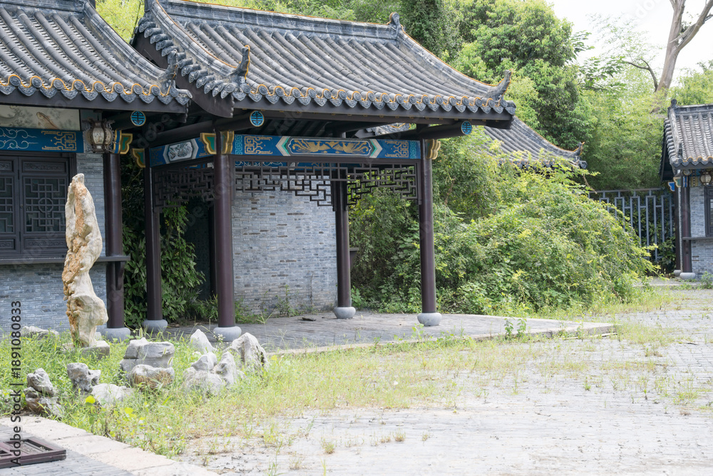 Fototapeta premium Abandoned Traditional Chinese Courtyard, Huaihe Street, Jiangsu Province