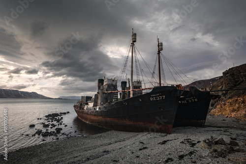 Fotografi Vintage whaling vessels beached on the Icelandic shoreline