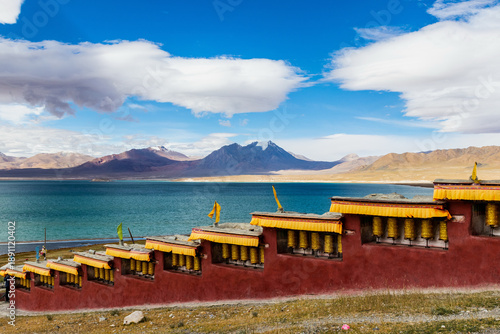 Tableau sur toile Tibetan Monastery at Dangchung Lake, Nagchu Prefecture, Tibet
