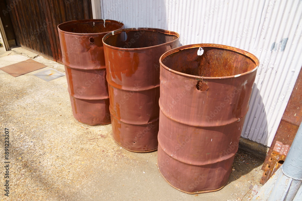 Naklejka premium 錆びたドラム缶