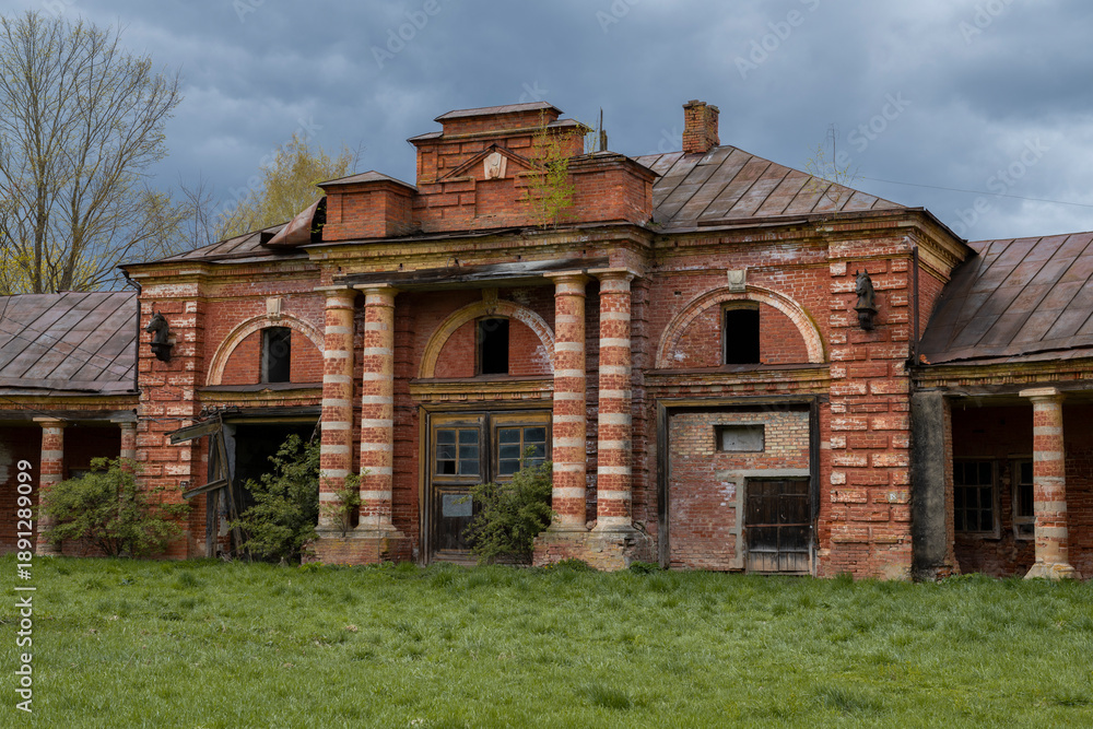 Obraz premium The central building of the old stud farm of Count Stroganov on a gloomy May day. Volyshevo, Pskov region. Russia