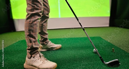 Bild auf Leinwand Golf player playing golf indoors on golf simulator closeup