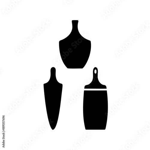 Simple black and white graphic of a vase and two cutting boards