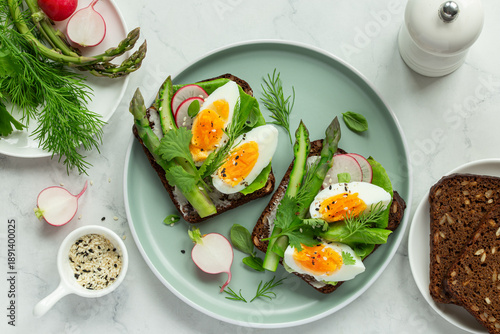 Tableau sur toile tasty and healthy sandwich with dark rye bread, asparagus and soft boiled egg