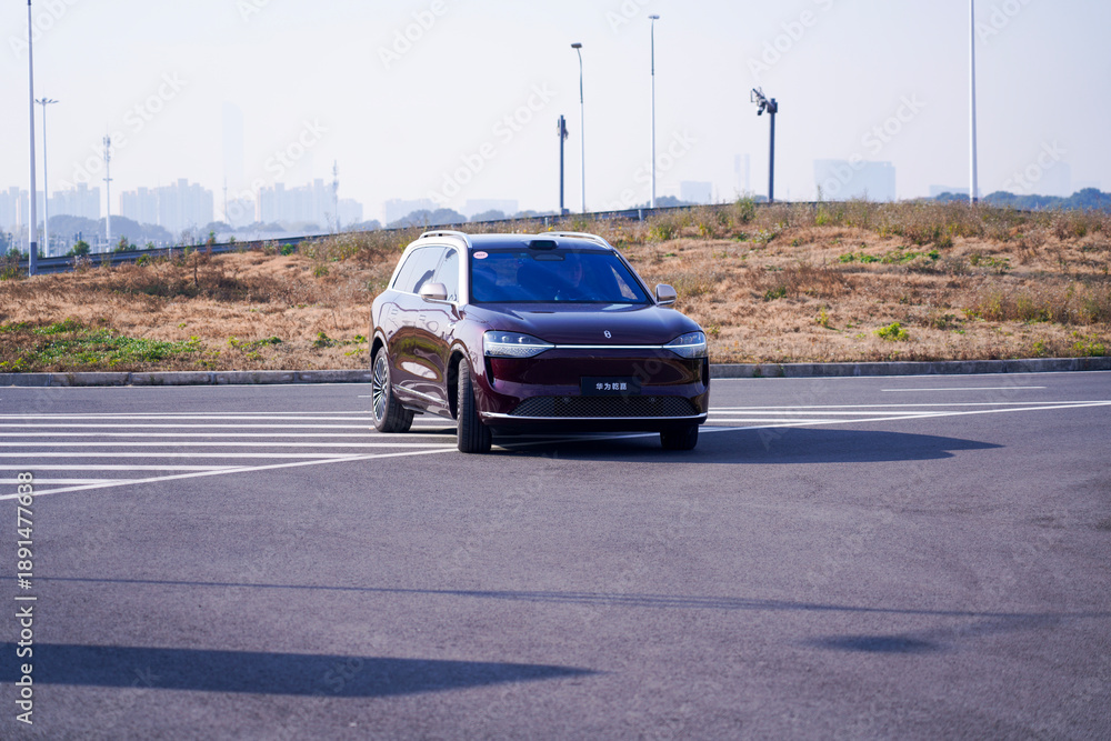 Obraz premium Chinese brand cars using Huawei's intelligent driving system are currently undergoing testing and trial drives.