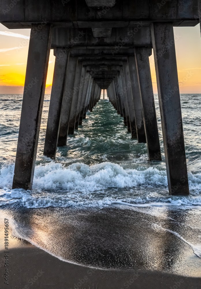 Fototapeta premium Venice fishing pier on the Gulf of America, formally the Gulf of Mexico at sunset in Venice Florida USA