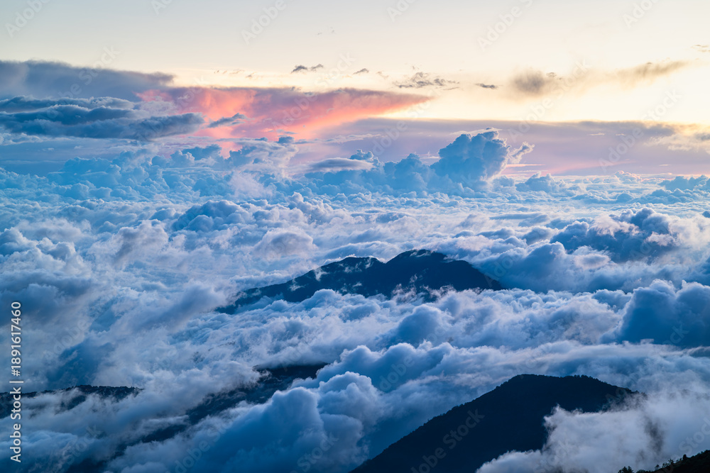 Obraz premium Capture the stunning autumn beauty of Mountain Hehuan in Nantou, Taiwan, with rolling clouds under a clear blue sky. Perfect for nature and travel footage.