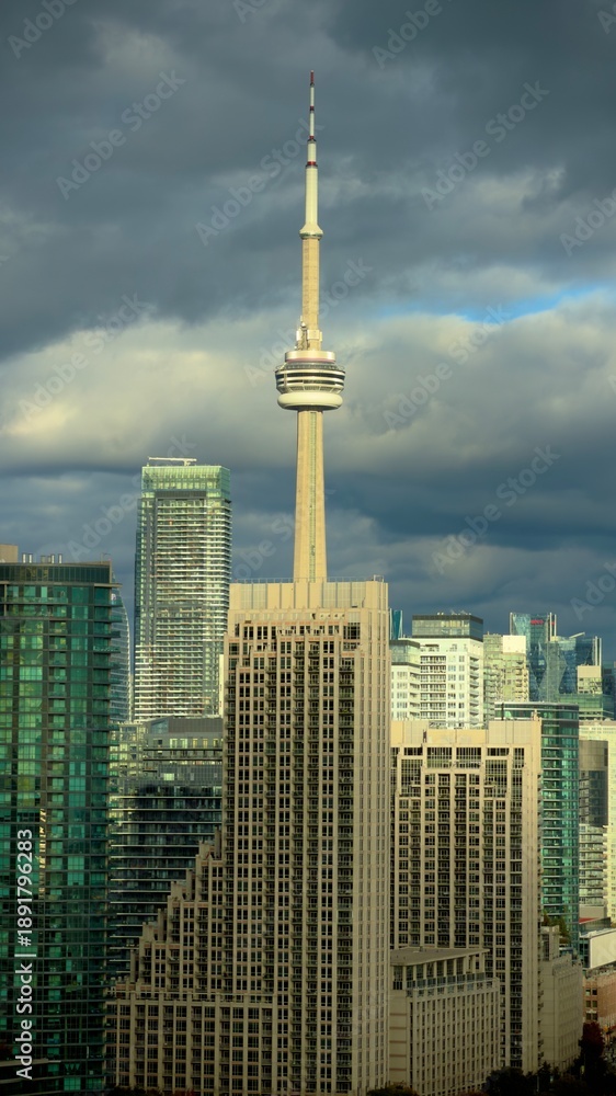 Obraz premium CN Tower Rising Above Toronto Skyline Under Dramatic Sky