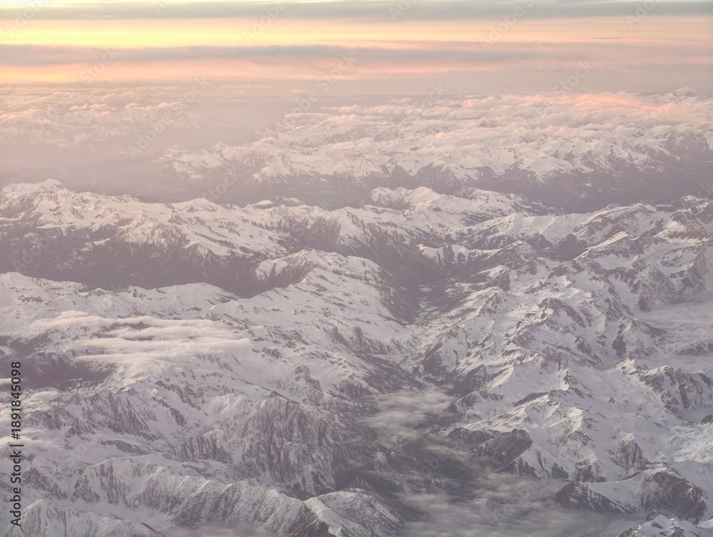Fototapeta premium Endless snowcovered plains at sunrise evoke feelings of isolation and peaceful winter exploration