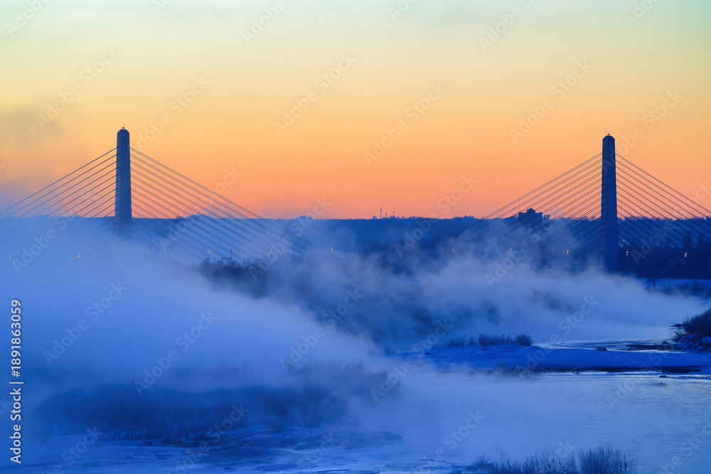 Obraz premium 夜明け前の十勝川