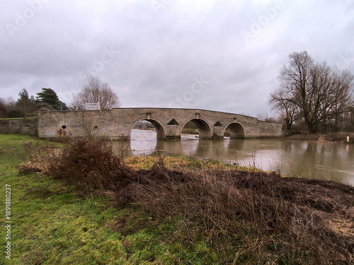 Bilde på lerret Footbridge over the River Nene on a stormy winter day with dramatic cloudy skies near Ferry Meadows Park, Peterborough, UK