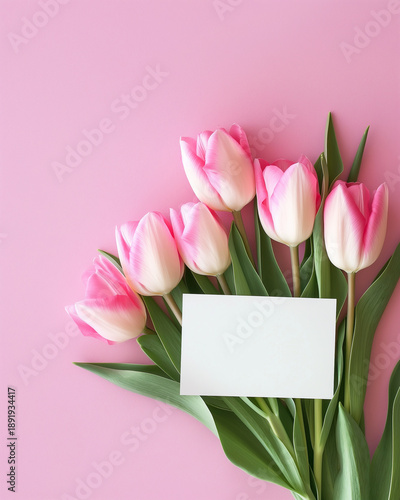 Kartka z życzeniami na międzynarodowy dzień kobiet. Kobieta i tulipany. © Paweł Ziółkowski