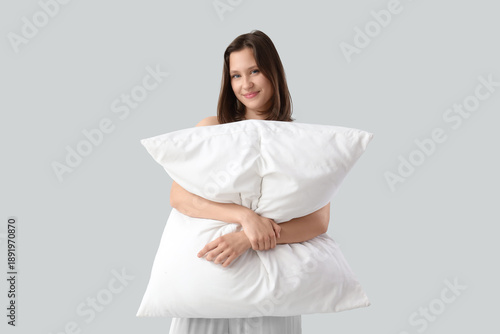 Young woman with soft pillo...