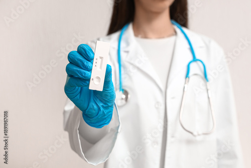 Female doctor with influenz...