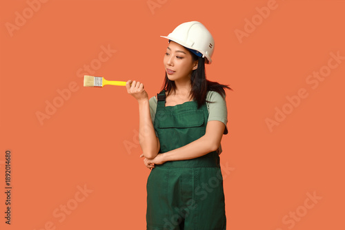Female Asian painter with p...