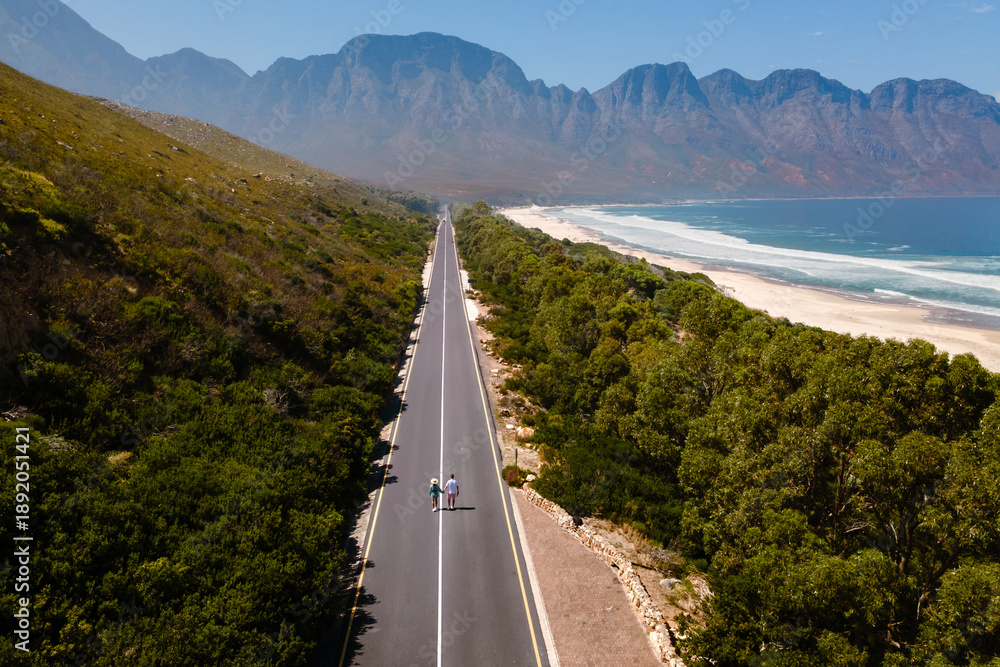 Obraz premium Scenic drive along Kogelbay Beach with stunning mountains in Western Cape, South Africa