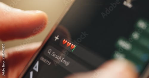 Foto Phone screen, hands or message with broken heart emoji for virtual dating, disappointed or connection