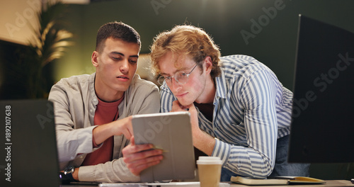 Εκτύπωση καμβά Night, creative and people in office with tablet, campaign review or discussion for digital marketing