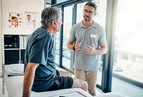 Quadro su tela Old man, physiotherapist and conversation in clinic with advice, consultation and rehabilitation plan