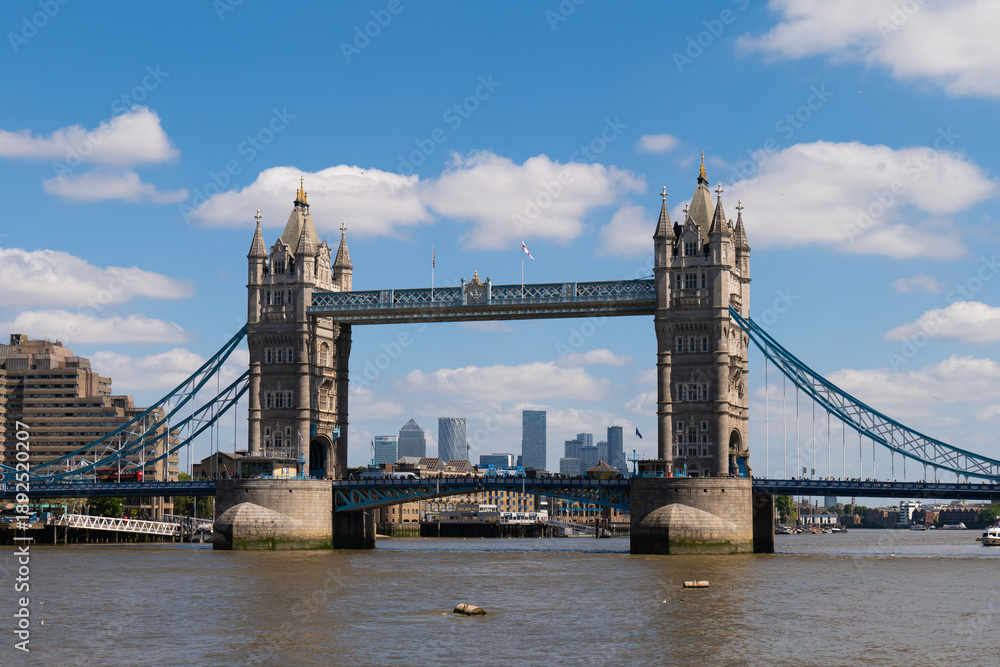 Obraz premium London Bridge spanning the River Thames in London, England
