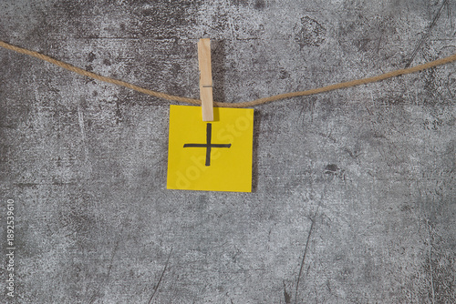 Obraz na płótnie papel amarillo post it signo mas