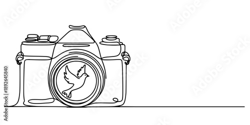 Ilustrasi vektor kamera dengan burung perdamaian steampunk yang menampilkan kamera dengan logo burung perdamaian