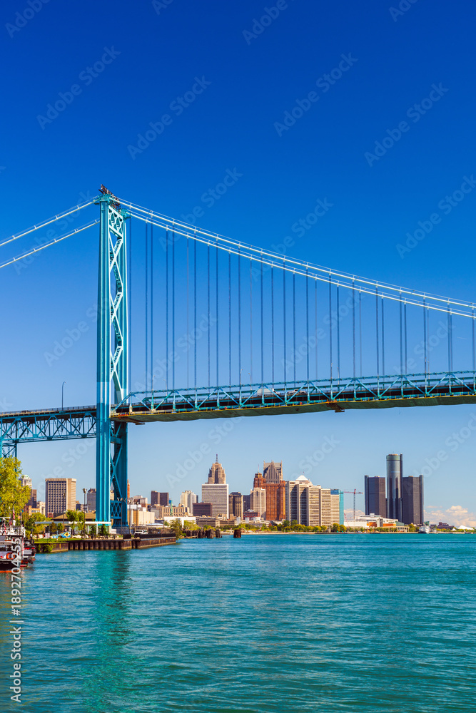 Fototapeta premium Detroit, Michigan, USA with the Ambassador Bridge