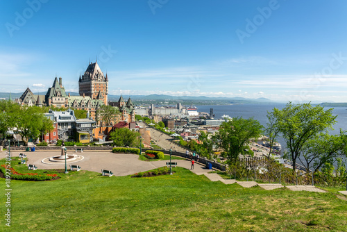 Konstfotografi View of Quebec City old town with Chateau Frontenac and St Lawrence river