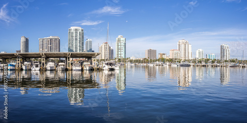 Fotografie Saint Petersburg skyline Florida marina with boats at Tampa Bay panorama in down