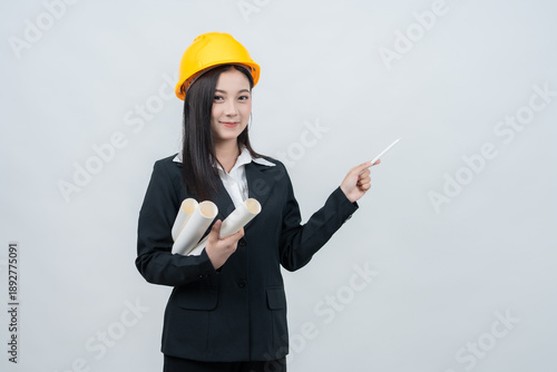 Female executives lead the industry by analyzing a clear blueprint that supports long-term planning and competitive development at an international level.